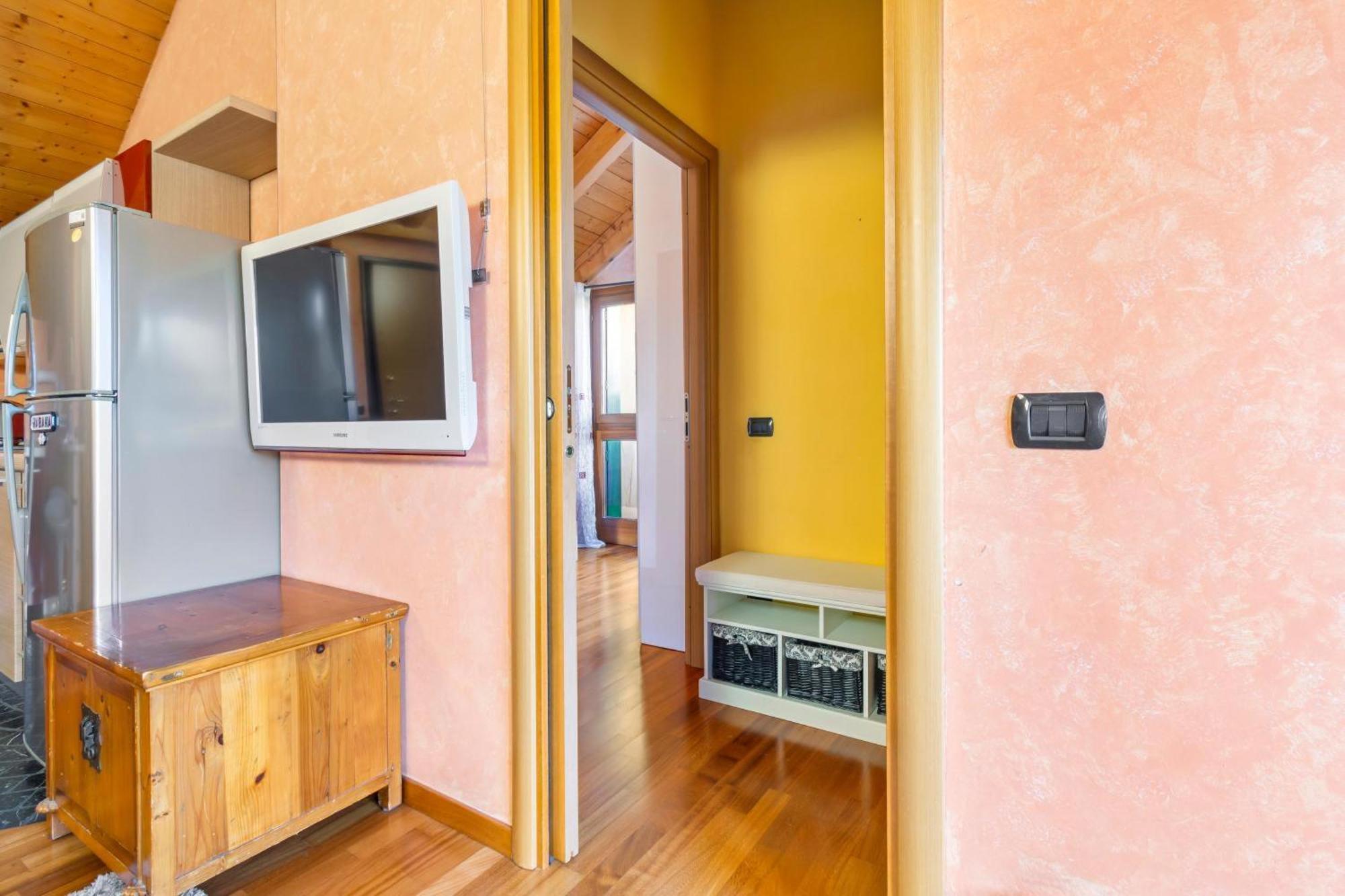 Lovely Orange House Viggiu Exterior photo